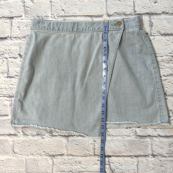 Express Jeans Denim Wrap Skirt - Light Wash Blue Denim Cut Off Hem Size 10 - Picture 10 of 11